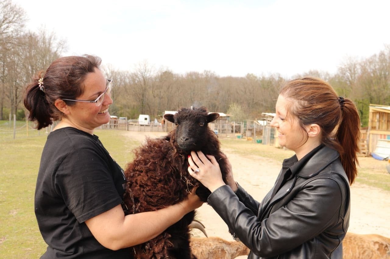 Image-Helene-avec-La-Ministre-Aurore-Berger-et-Une-Chevre
